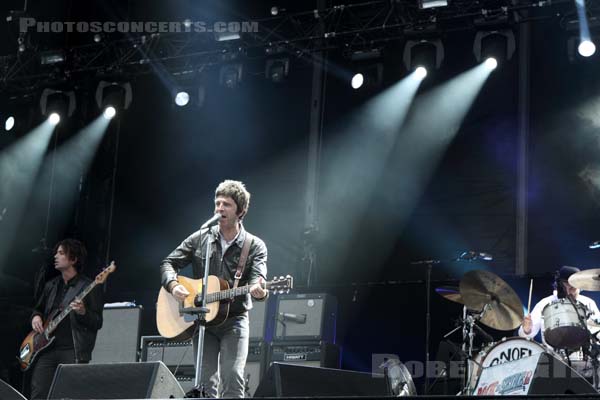 NOEL GALLAGHER'S HIGH FLYING BIRDS - 2012-08-25 - SAINT CLOUD - Domaine National - Grande Scene - 